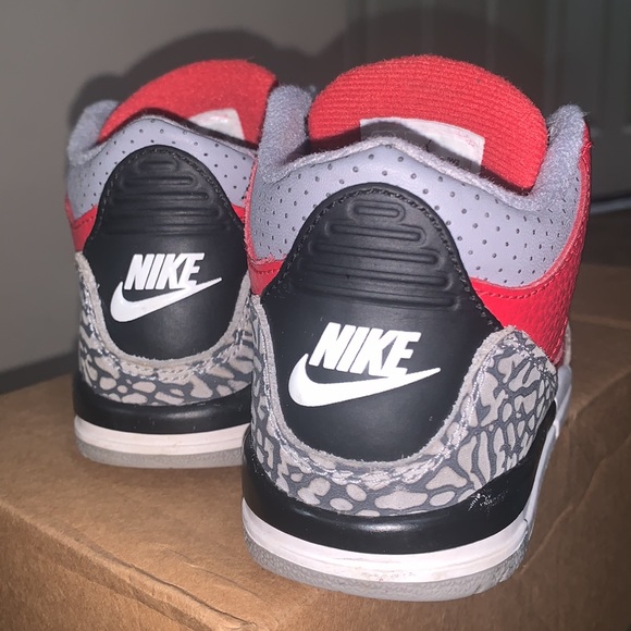 Air Jordan Retro 3 SE Fire Red - Picture 3 of 5